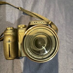 Lumix FZ40 Camera with Leica Lens